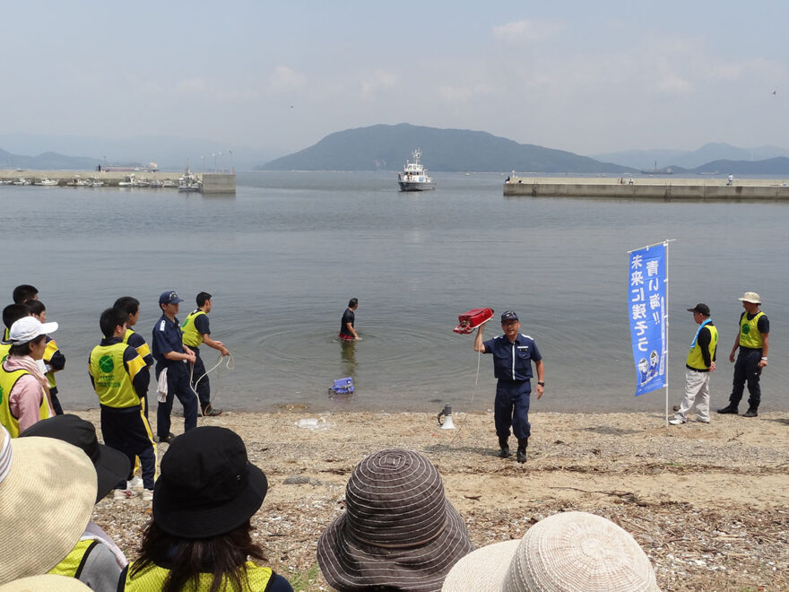 徳山海上保安部が保育園児と保護者に安全講習