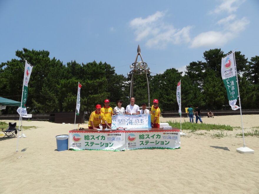 7月27日はスイカの日　給スイカステーションを実施しました。