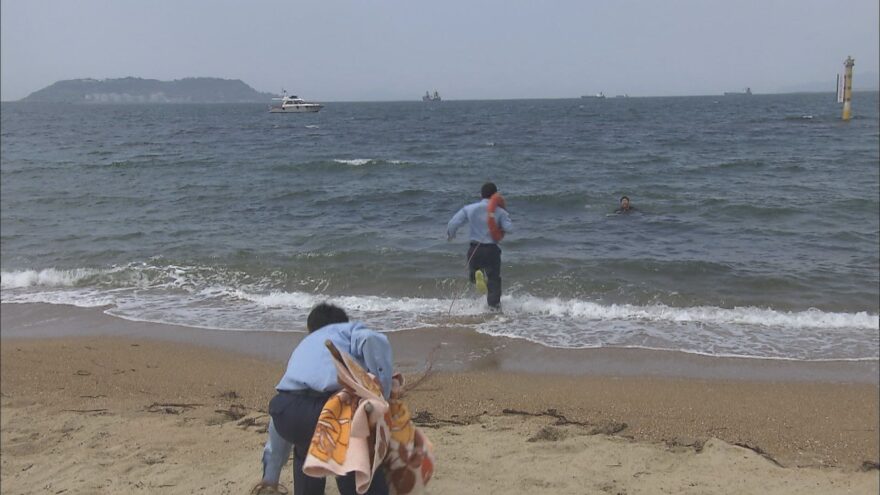 【下関市】海水浴シーズンを前に水難救助訓練