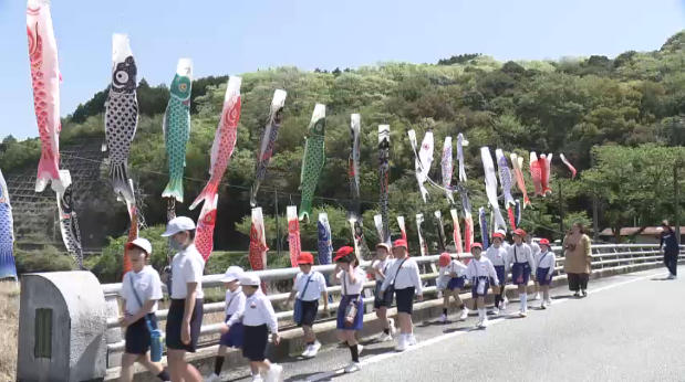 【山口市】島地川でこいのぼり🎏の川わたし